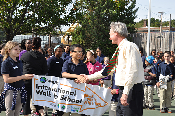 Walk-to-School-Day-2013-001
